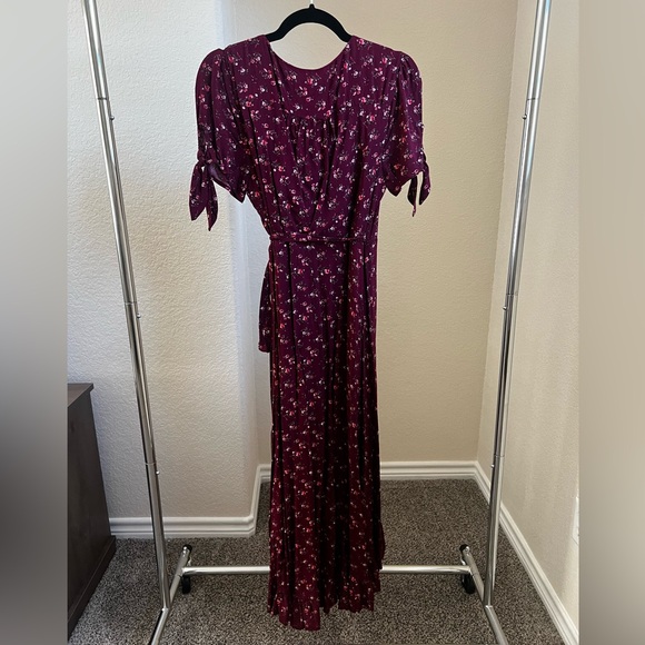 Red Floral Wrap Midi Dress - Size Large NWT - Picture 4 of 4